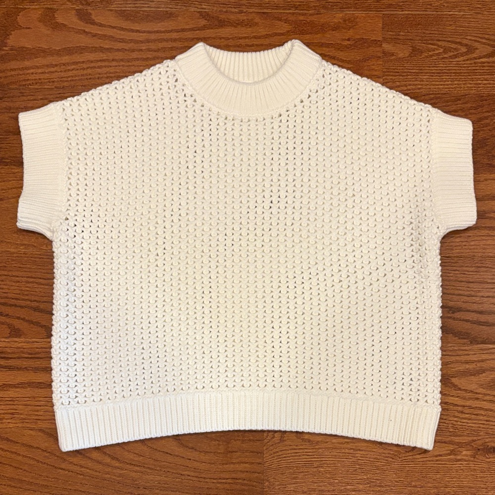 Chic White Knit Crew Neck Top